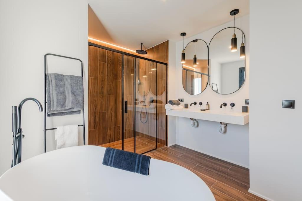 Villa Con Piscina Privada Хельвес Экстерьер фото