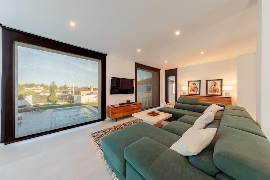 Villa Con Piscina Privada Хельвес Экстерьер фото