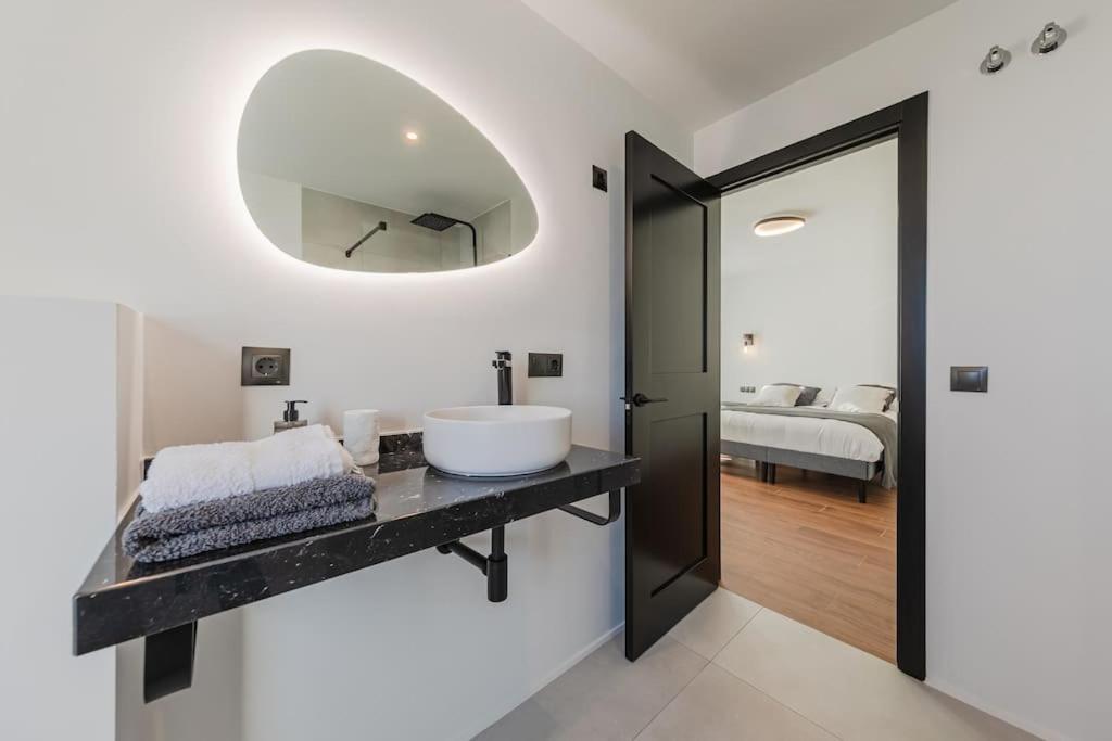 Villa Con Piscina Privada Хельвес Экстерьер фото